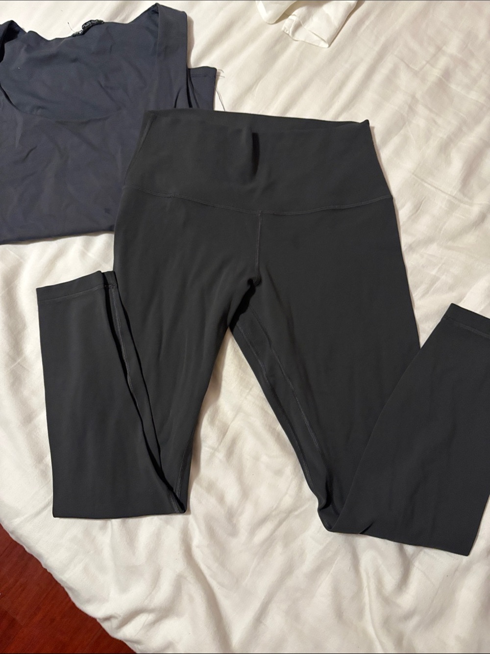 Bundle lululemom leggings + Zara top